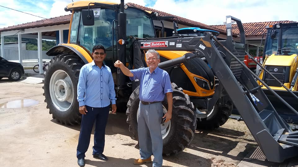 PREFEITURA RECEBE TRATOR ATRAVÉS DA SECRETARIA MUNICIPAL DE AGRICULTURA 